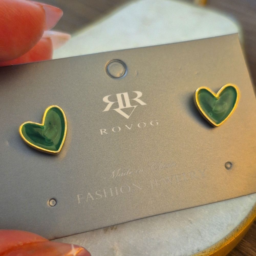 ♡♡♡Green Stud Heart Earrings in Gold Alloy Finish Gifts for Her